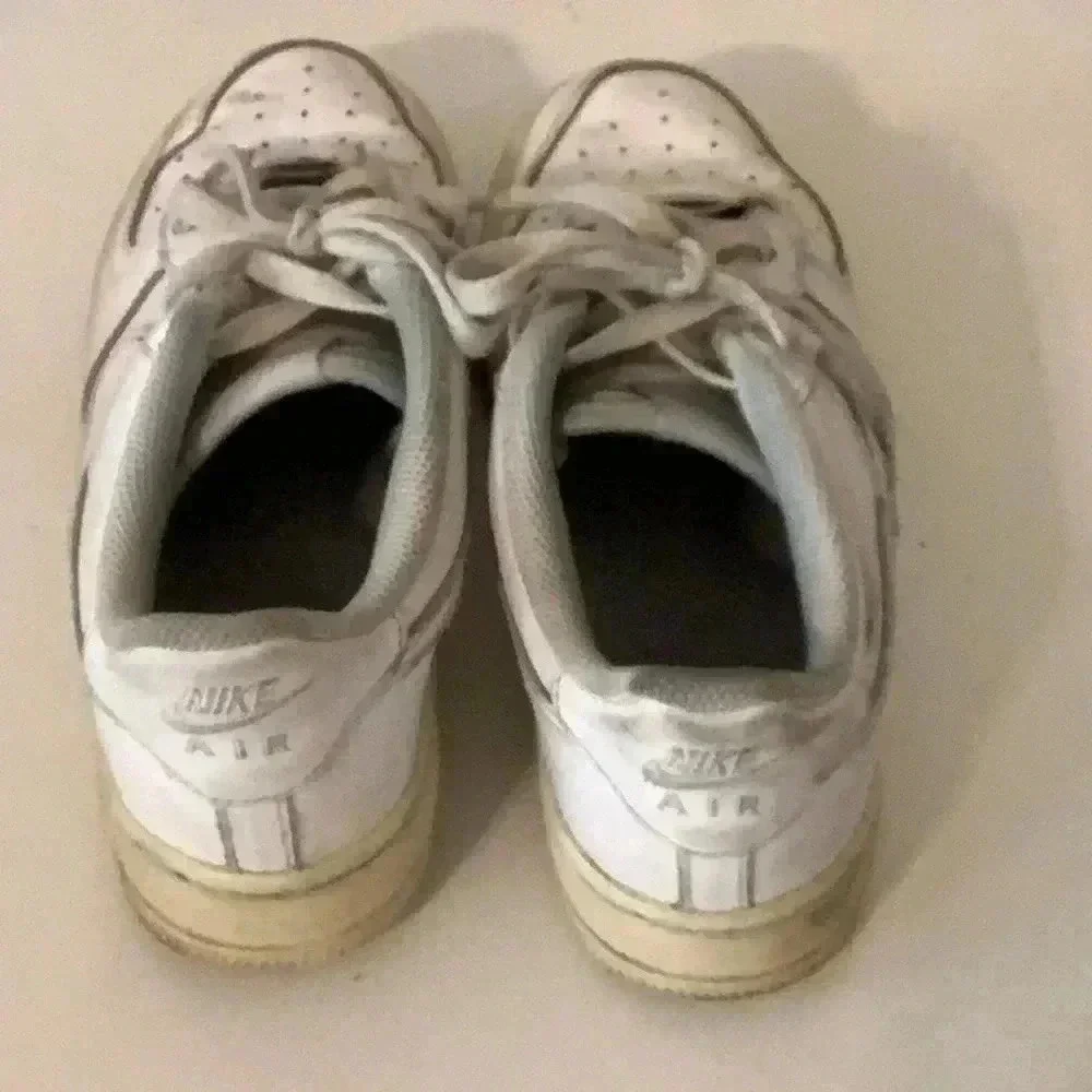 Nike size 6Y Preloved